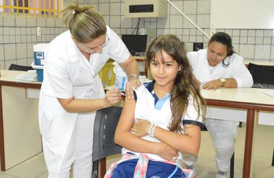 Alagoas ultrapassa 18 mil doses aplicadas em escolas e amplia cobertura em criança e adolescente