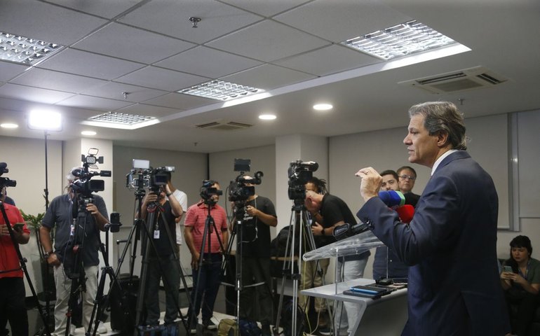 Tesouro dos EUA procura Haddad para agendar reunião sobre tarifaço