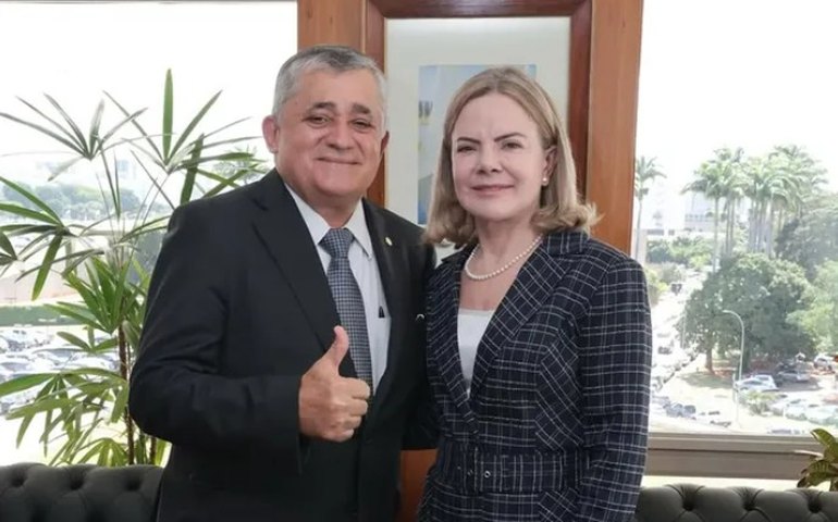 Gleisi destaca respeito de Guimarães à frente da Secretaria de Relações Institucionais