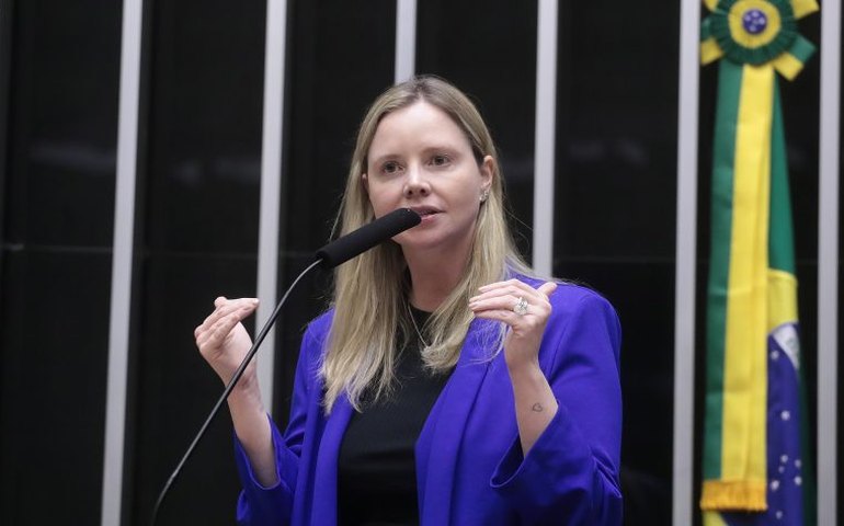 Comissão aprova obrigação do SUS oferecer cirurgia fetal para tratar malformação na coluna vertebral