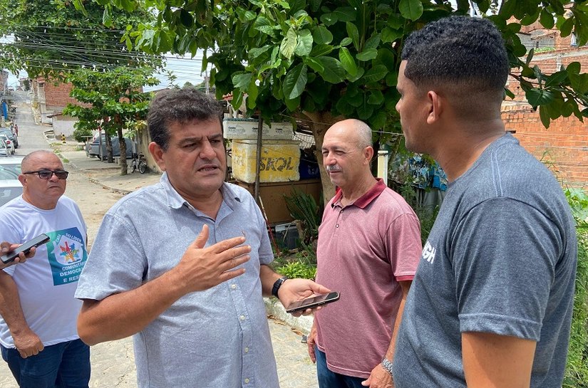 Vereador Aldo Loureiro acompanha equipe do Vida Nova nas Grotas em visita a grota do Pau D’Árco