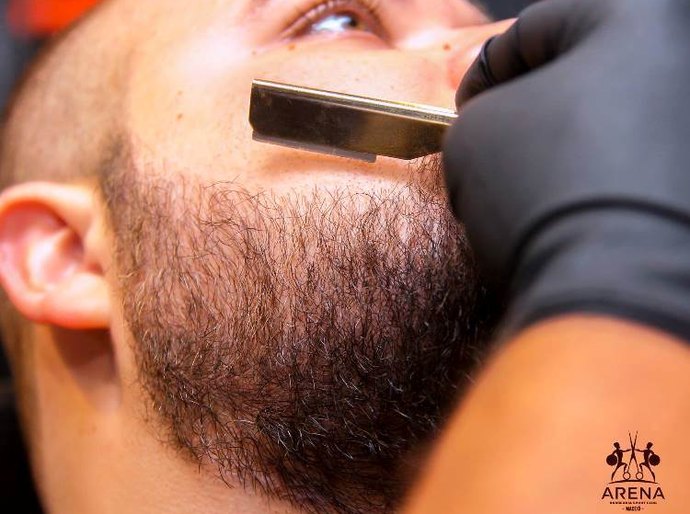 Arena Barbearia oferece serviços diferenciados a clientes em Maceió