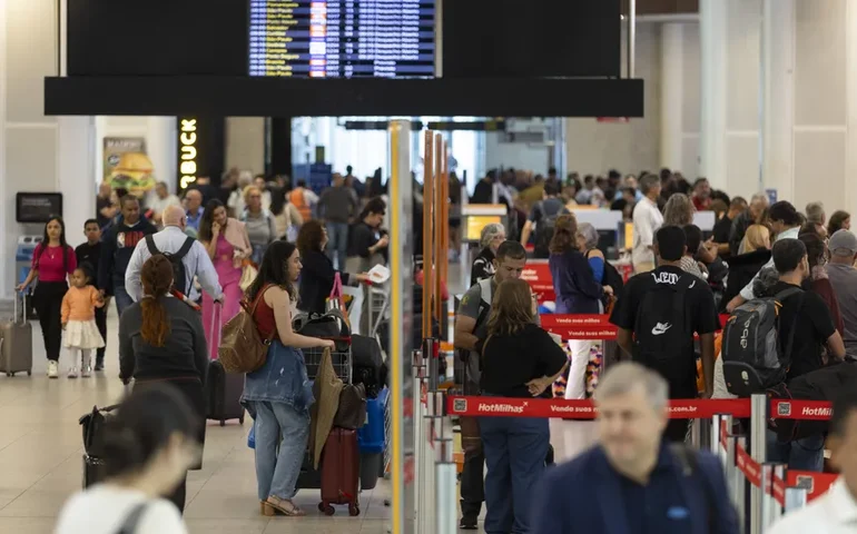 Golpistas usam programa Voa Brasil para roubar dinheiro e dados de vítimas. Entenda como funciona esquema