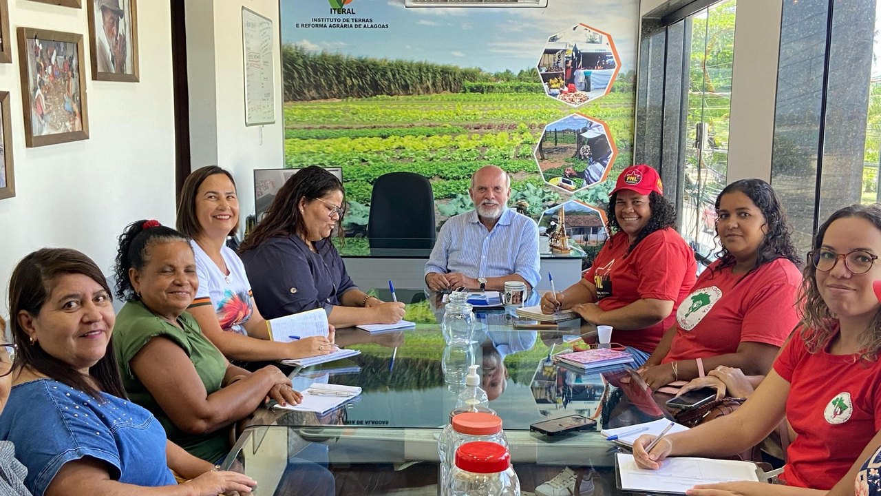 Presidente do Iteral recebe mulheres camponesas em defesa da reforma agrária