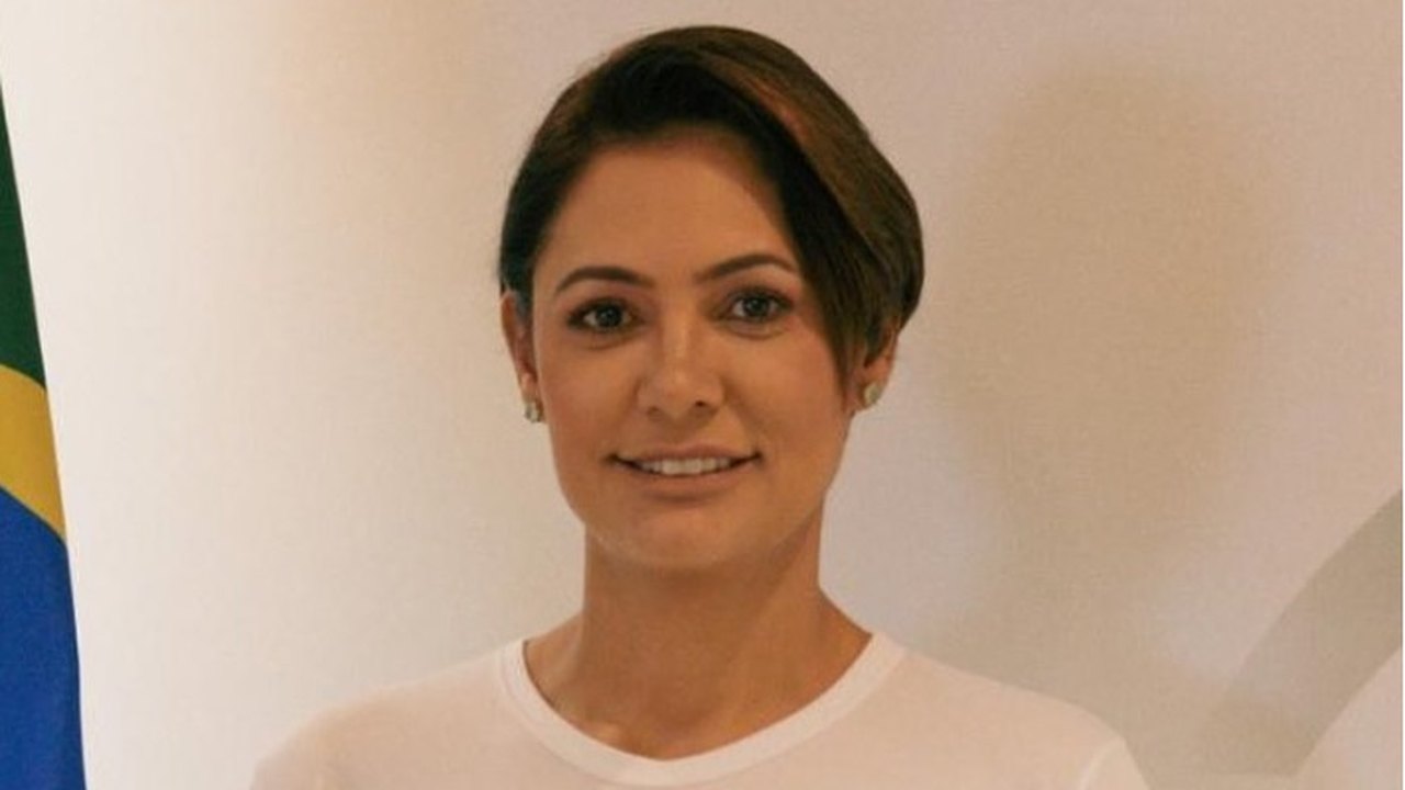 Michelle Bolsonaro diz que apenas ela foi vacinada em sua família