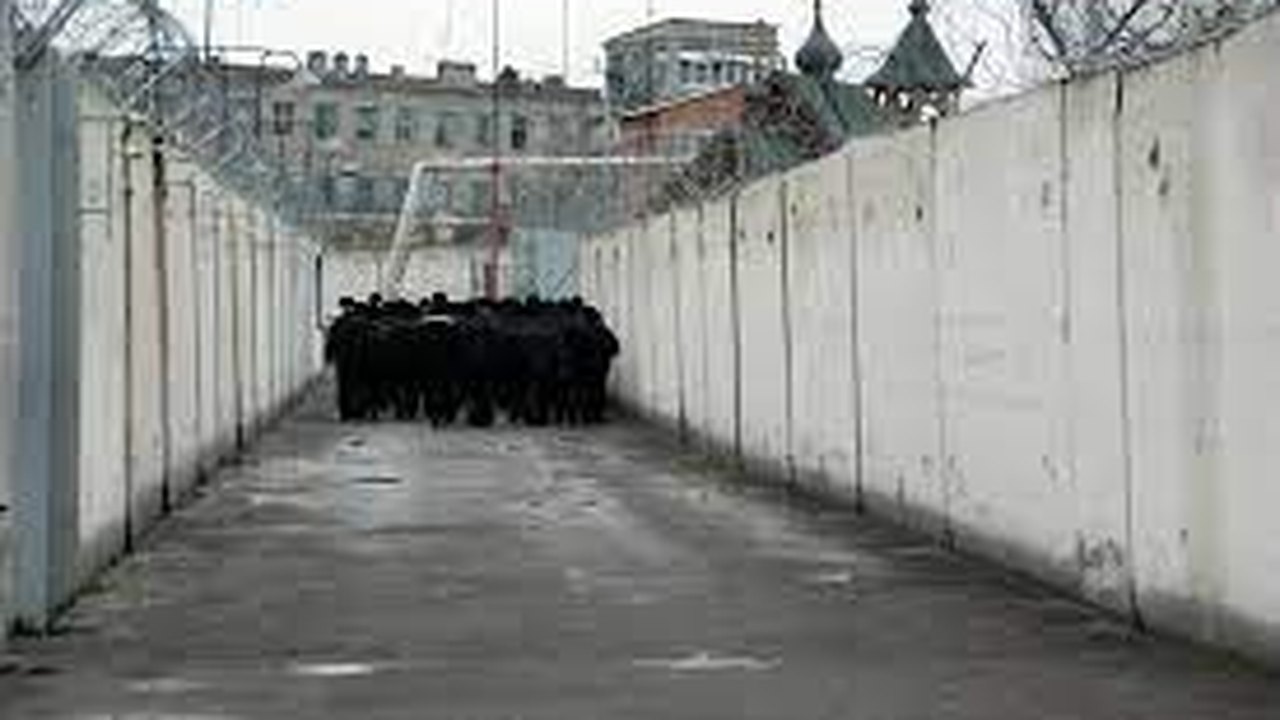 Detentos fazem agentes penitenciários de reféns em colônia prisional na Rússia