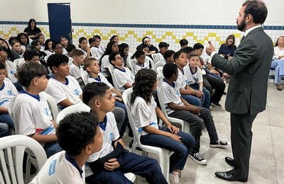Adolescentes de escola no Farol aprendem a construir ambiente escolar saudável com o Cidadania e Justiça