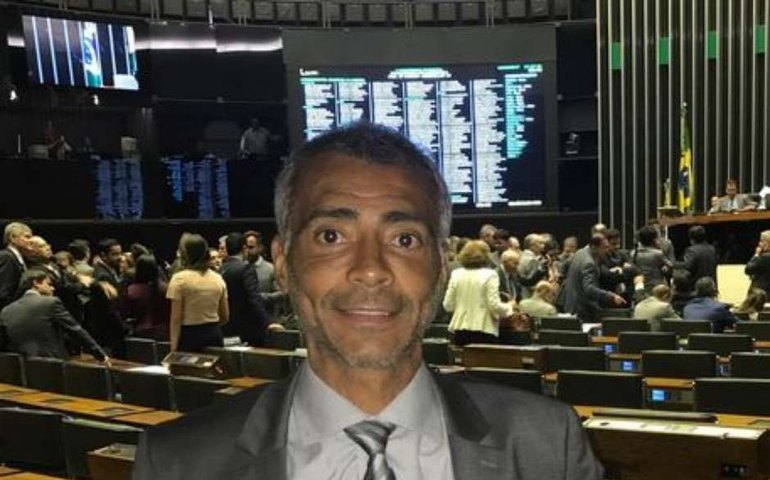 Romário admite que deve ser candidato ao governo do Rio