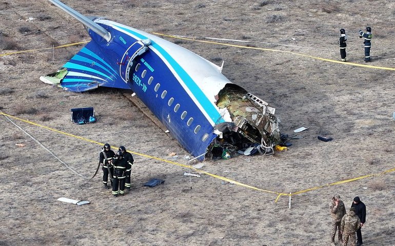 Presidente da Rússia se desculpa por queda de avião no Cazaquistão