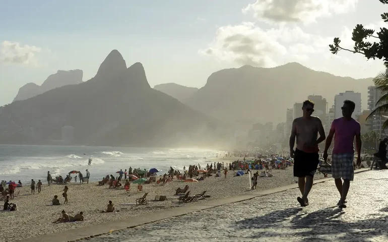 Número de turistas estrangeiros no Brasil bate recorde em 2024, diz governo federal