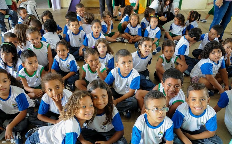 Educação de Maceió discute referencial para ensino de jovens e idosos