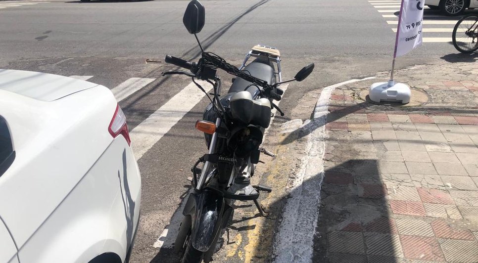 Motociclista e passageira ficam feridos após colisão em Aracaju / Foto: Foto: CPTran/SE