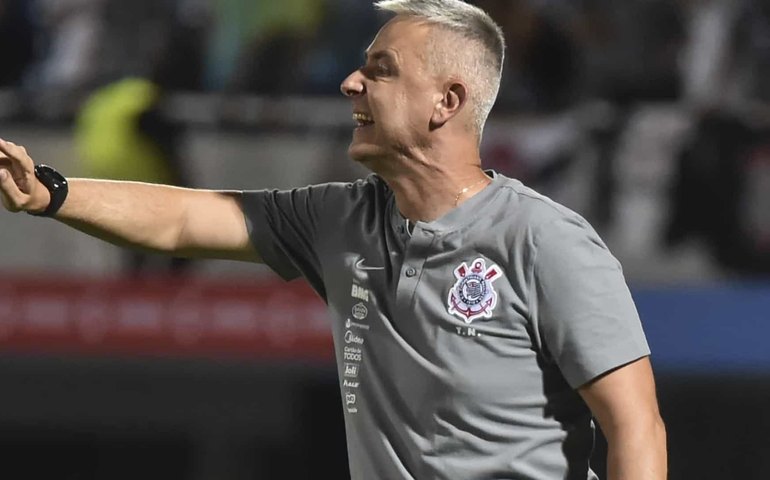 Tiago Nunes adverte para gols perdidos: &#8216;Um lance pode te levar ao título ou não&#8217;