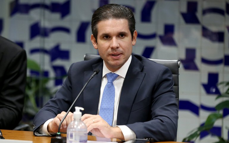 Motta diz que 'ninguém decide sozinho' e deve levar projeto de anistia a líderes