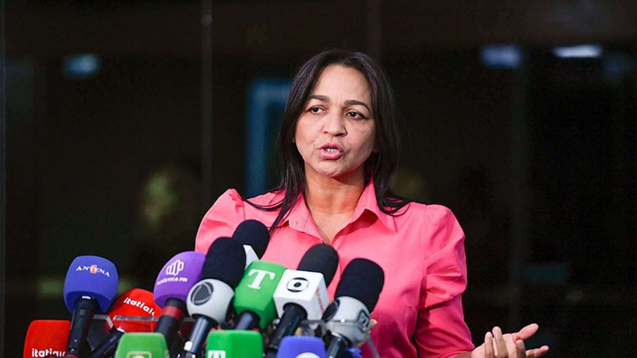 Eliziane defende reconvocação de Silvinei, preso nesta quarta