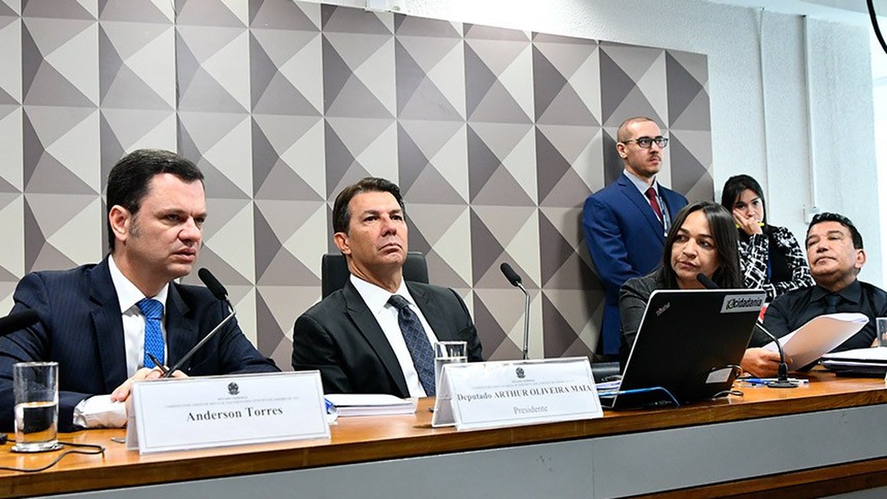 Relatora da CPMI quer acareação entre Torres e delegado da PF