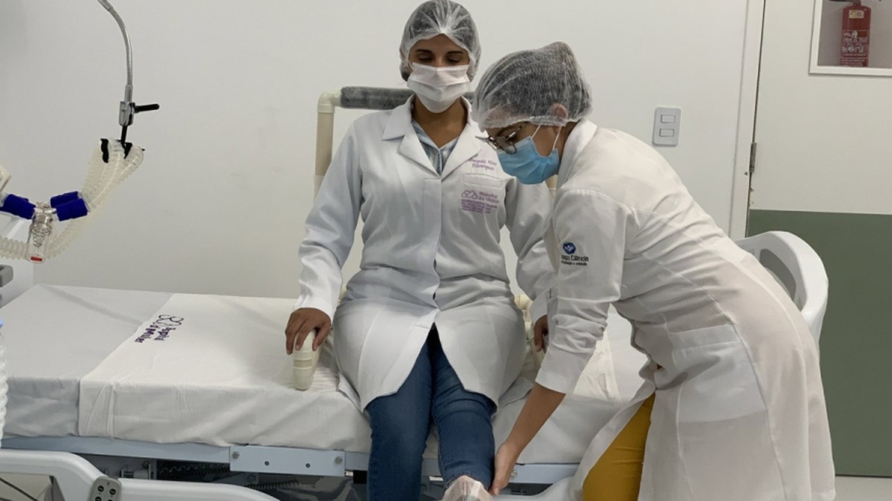Cadeira de PVC reabilita paciente com Covid-19 internos na UTI do Hospital da Mulher