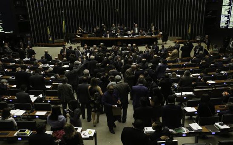 Câmara retoma discussões sobre reformas trabalhista e da Previdência