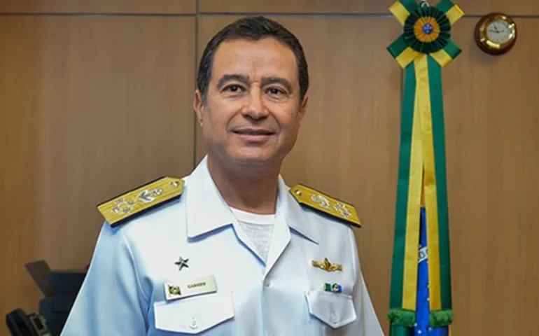 Almirante Garnier nega ter colocado tropas à disposição de Bolsonaro para o golpe