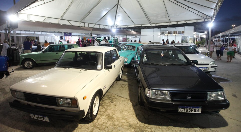 Exposição de carros antigos e feira de livros acontecem na Expo Verão Aracaju