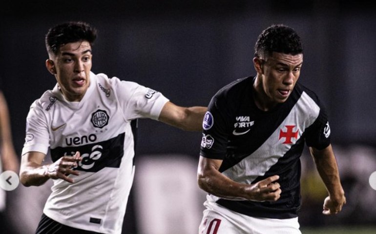 Vasco supera Olimpia em São Januário e assume liderança do Grupo G