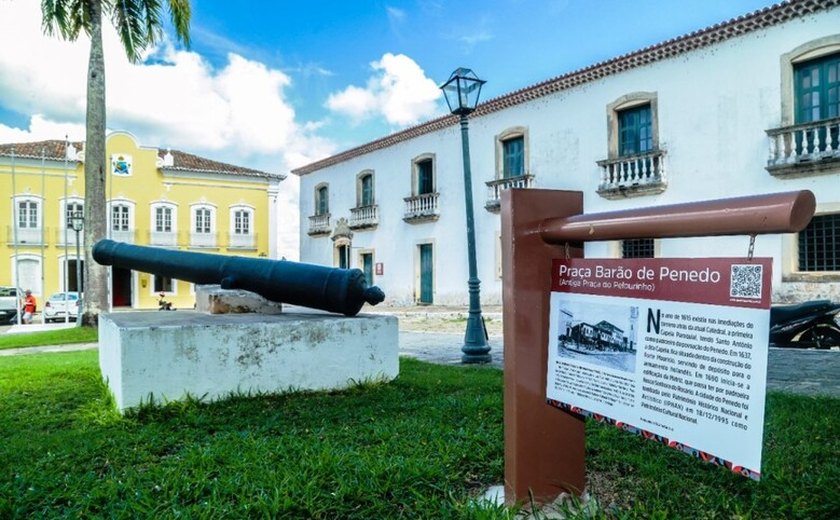 Prefeitura de Penedo instala novas placas informativas no Centro Histórico