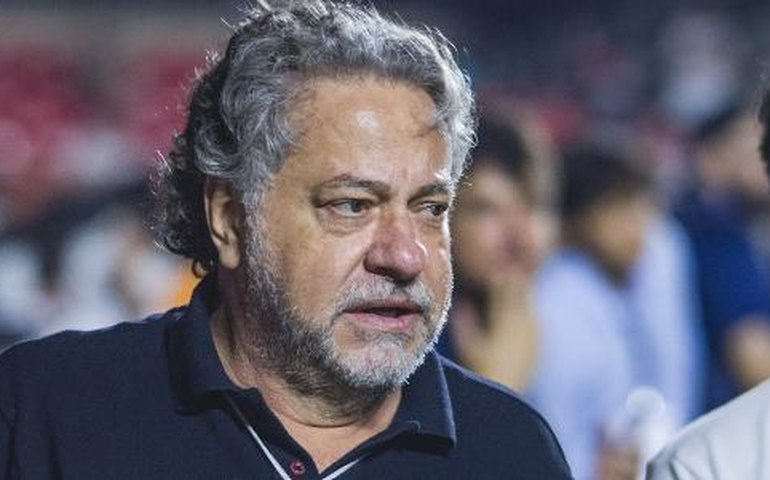 Organizada do São Paulo leva caixões ao MorumBis contra Casares: 'Chega de cargos políticos'