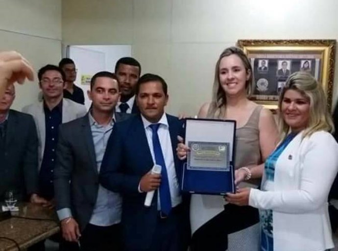 Prefeita é homenageada nos 57 anos de emancipação da Barra de Santo Antônio