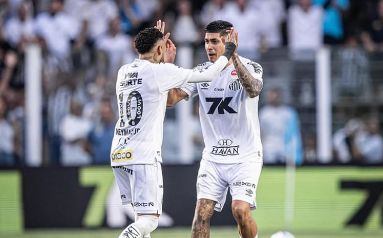 Santos arranca empate com gol desviado em jogo marcado pelo retorno de Neymar