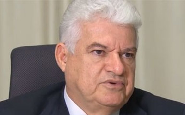 Secretário renuncia após flagrante de facões e celulares em presídio de PE