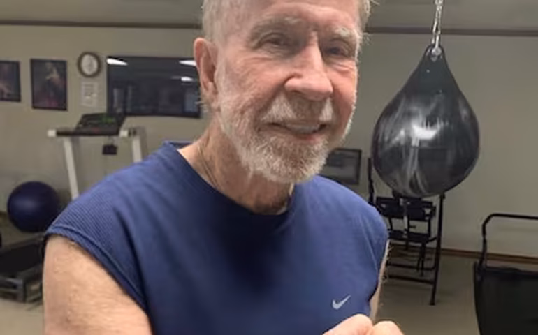 Fruto de traição, filha mais velha de Chuck Norris só foi reconhecida pelo pai aos 26 anos; veja quem são os herdeiros do astro