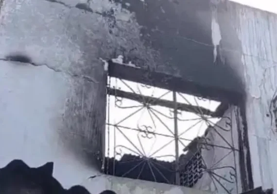 Criança é resgatada de incêndio por vizinhos, e mãe sofre queimaduras ao tentar salvar-la