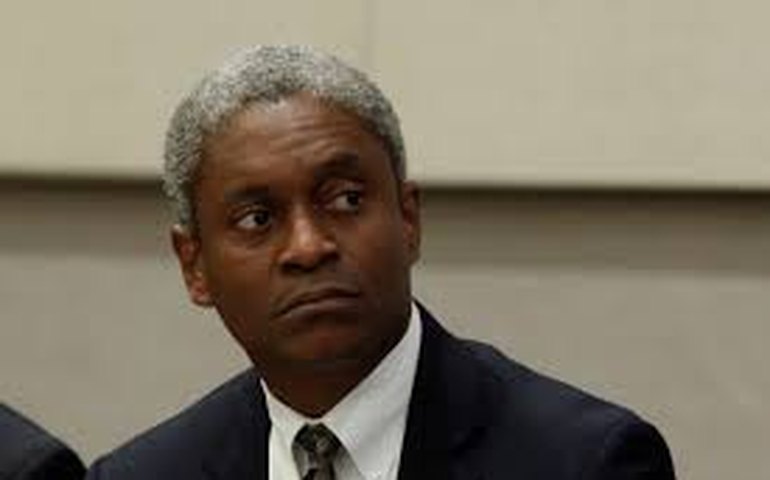 Dirigente sinaliza que Fed está quase pronto para fazer cortes nos juros dos EUA