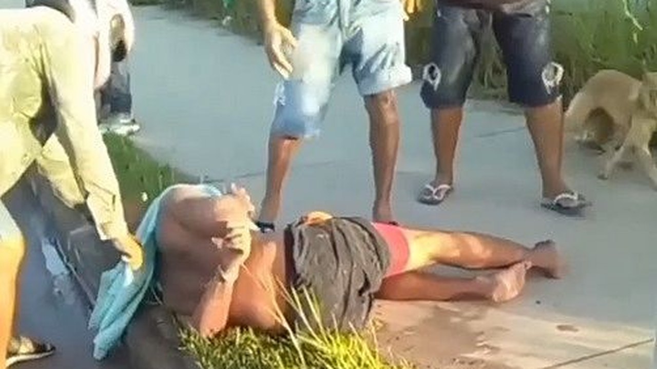 Assaltante é amarrado e agredido por populares no Bairro Cidade Universitária, em Maceió