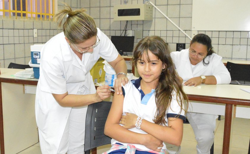 Alagoas ultrapassa 18 mil doses aplicadas em escolas e amplia cobertura em criança e adolescente