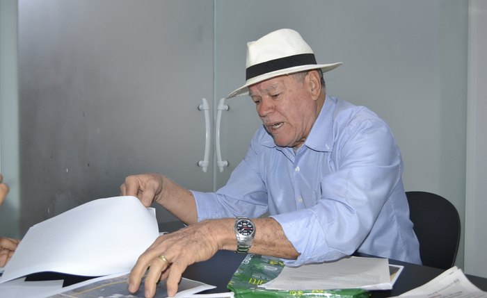 A reclamação é do empresário Cláudio Bastos, representante da causa, que cobra providências cabíveis.