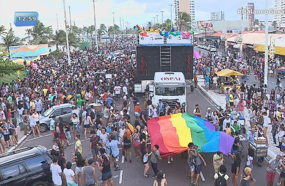 4227302233-decima-sexta-edicao-da-parada-lgbt-.width-652