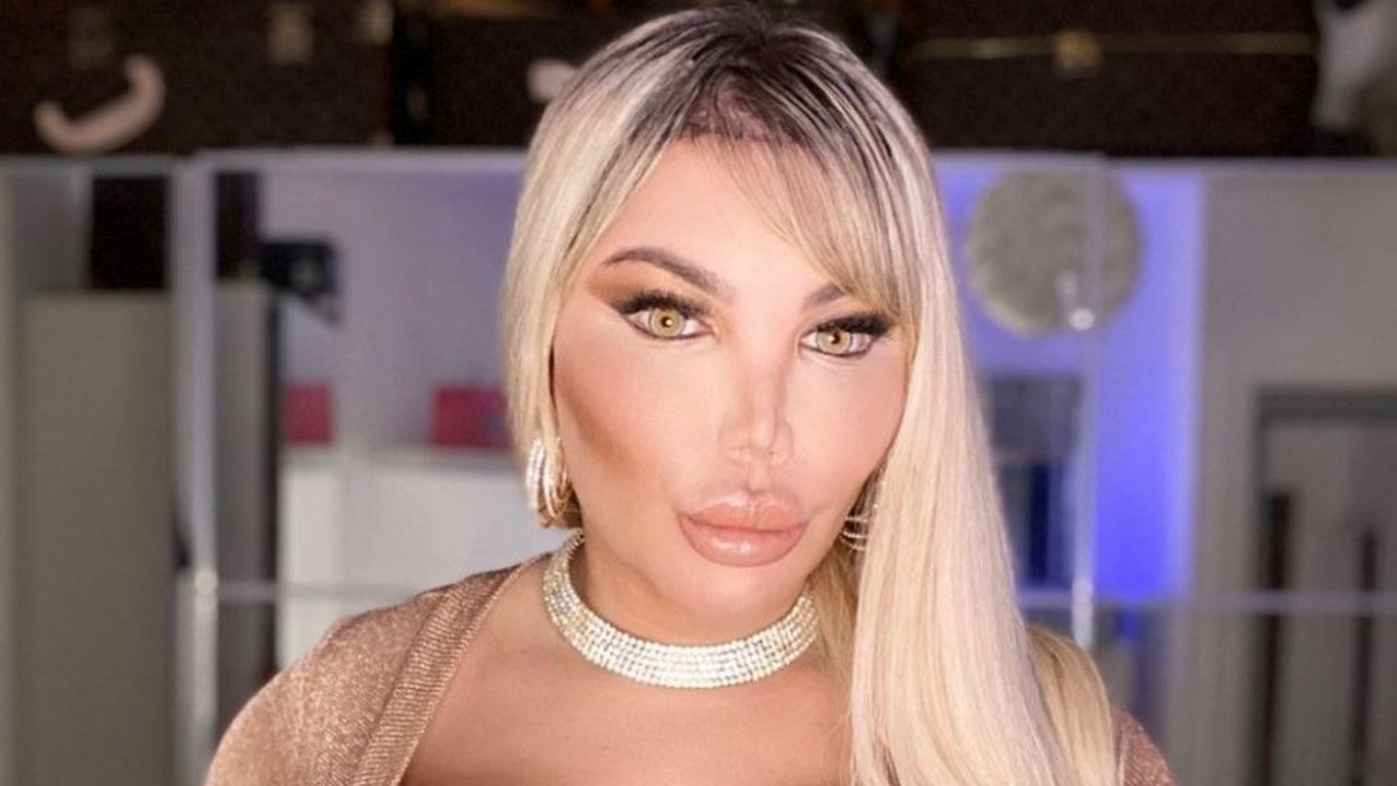 Jessica Alves vira boneca Barbie em ensaio fotográfico na Turquia