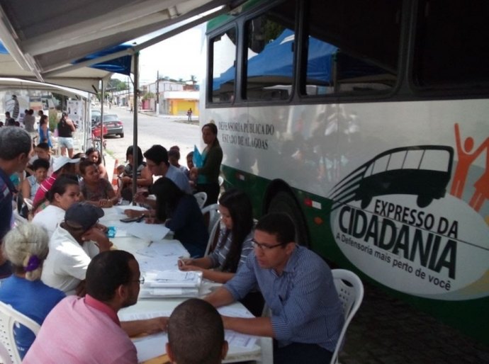 Defensoria na Comunidade atende dezenas de moradores do Clima Bom