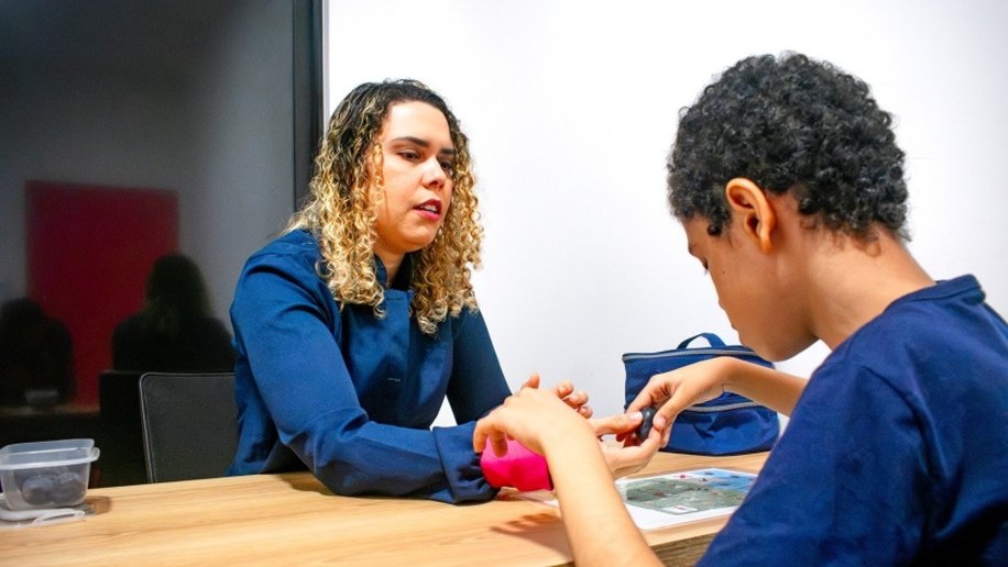 Fonoterapia amplia comunicação e autonomia de crianças atendidas na Casa do Autista de Maceió