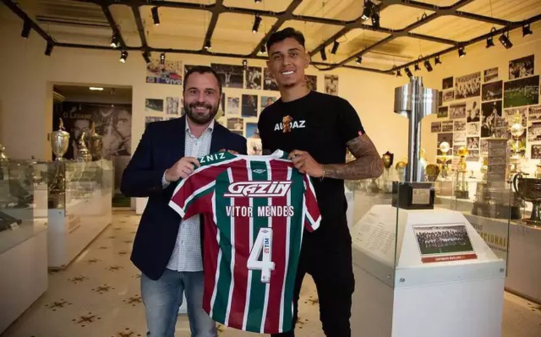 Vitor Mendes elogia Diniz e zagueiros do Fluminense: ‘Espero dar muitas alegrias’