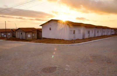 Prefeito Luciano Barbosa entrega mais uma etapa da revolução habitacional na Comunidade Mangabeiras