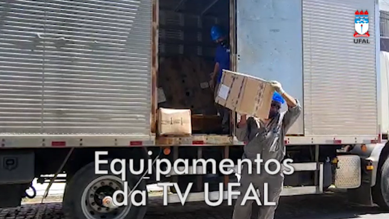 Técnicos da EBC e da Fase Engenharia começam a instalar torre da TV Ufal