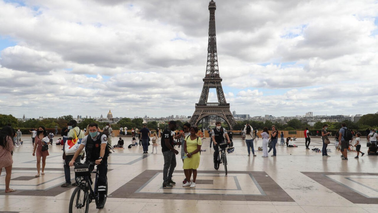 Polícia deixa em liberdade dois homens presos por suposto estupro de turista mexicana em Paris