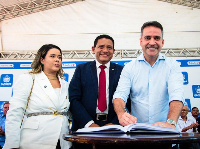 Governador Paulo Dantas empossa novo secretário de Relações Federativas e Internacionais