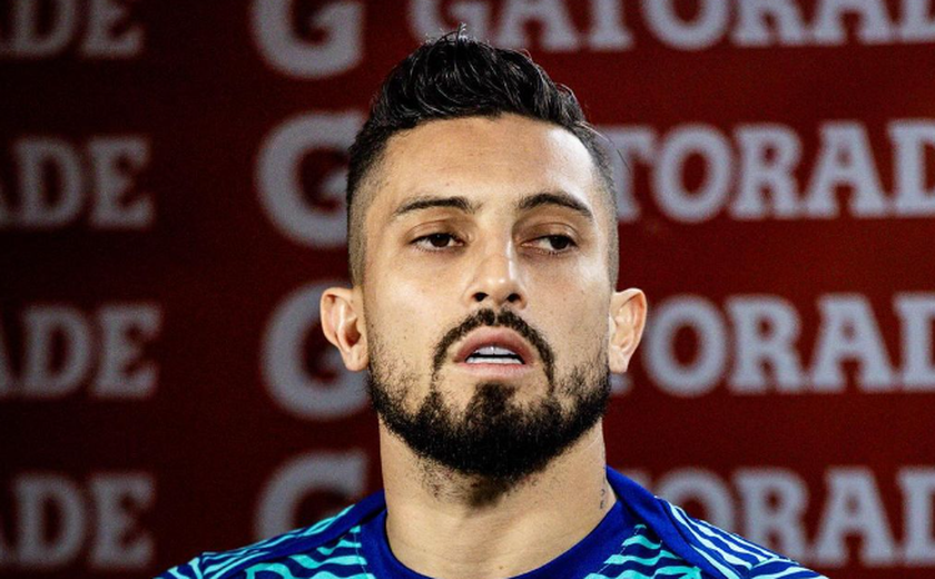 Alex Telles festeja volta à seleção e pede foco nas Eliminatórias: 'Dificuldade alta'