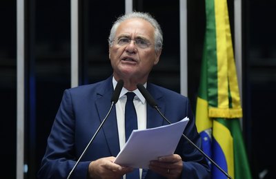 Renan adverte deputados alagoanos do MDB que apoiaram PEC da Blindagem