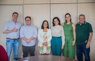 Equipe da Pestalozzi Arapiraca visita a Sefaz para discutir projeto de comercialização de órteses e próteses