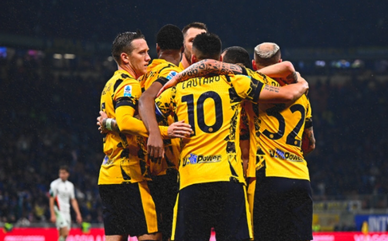 Inter vence o Venezia no sufoco e fica a um ponto do líder Napoli no Italiano