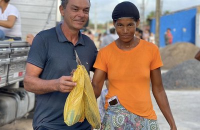 Prefeitura de Anadia distribui kits e 6 toneladas de peixe à população 